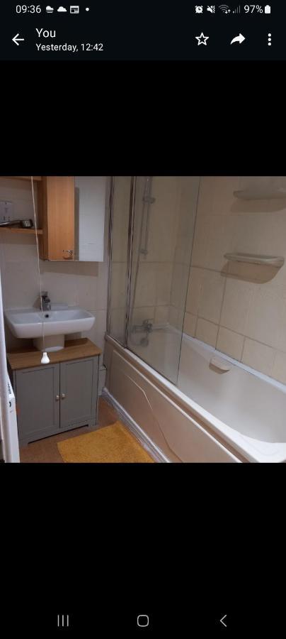 Private Rooms, 2 Showers In 3 Storey Hse, 25 Minutes Walk From Leicester City Centre Exterior foto